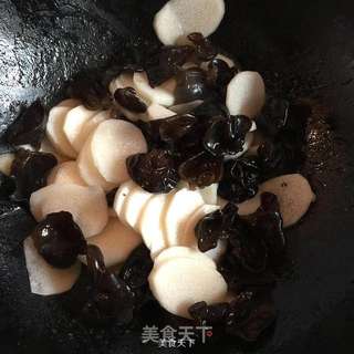黑白无常戴绿帽高举红旗(山药清炒木耳)的做法步骤:7