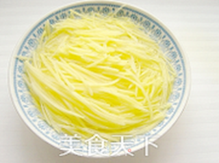 酸辣土豆丝的做法步骤:2