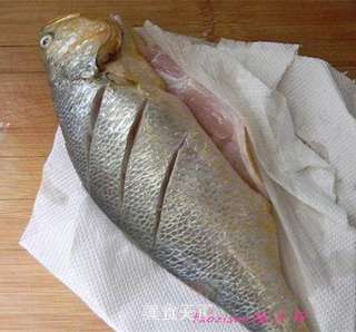 家常烧黄鱼的做法步骤:3