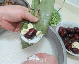 红枣莲子青豆粽的做法步骤:6