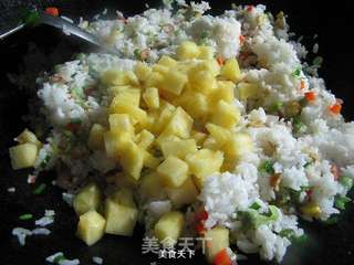 菠萝炒饭的做法步骤:10