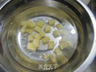菠萝炒饭的做法步骤:3