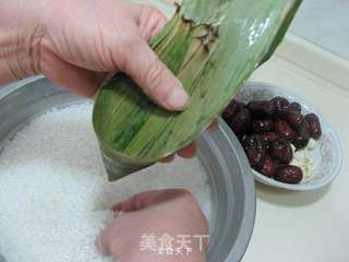 红枣莲子青豆粽的做法步骤:5