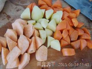 三汁焖锅的做法步骤:2