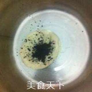 熊猫豆沙包的做法步骤:5