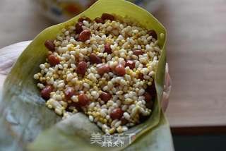 板栗蛋黄鲜肉粽的做法步骤:12