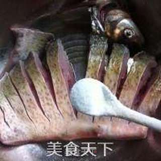 腊肠蒸鳊鱼的做法步骤:4