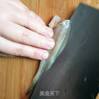小黄鱼鱼排的做法步骤:3
