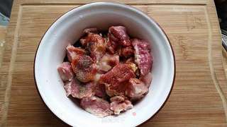 板栗蛋黄鲜肉粽的做法步骤:3