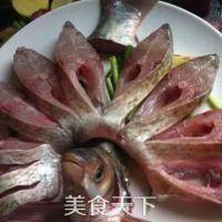腊肠蒸鳊鱼的做法步骤:8