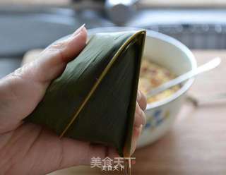 板栗蛋黄鲜肉粽的做法步骤:14