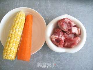田园排骨汤的做法步骤：1