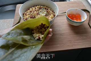 板栗蛋黄鲜肉粽的做法步骤:9