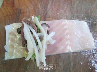 清蒸鲟鱼卷的做法步骤:7