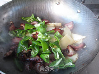腊肉炒鲜笋的做法步骤:12