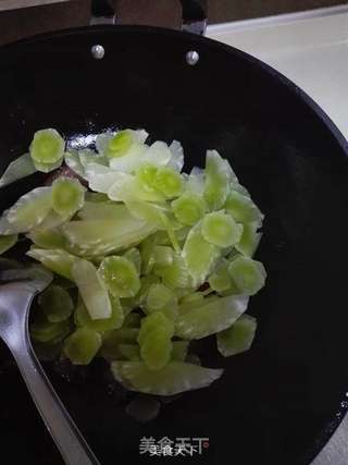 腊肉炒莴笋的做法步骤:4
