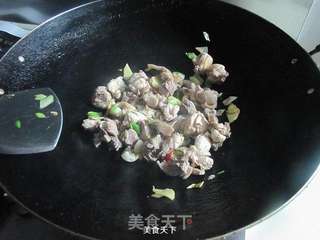 三杯鸡的做法步骤:7
