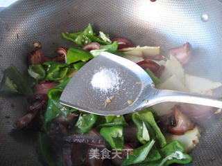 腊肉炒鲜笋的做法步骤:13