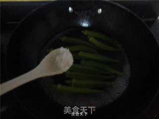 白灼秋葵的做法步骤:2