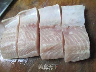清蒸鲟鱼卷的做法步骤:2