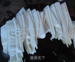 腊肉炒鲜笋的做法步骤:3