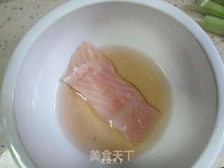 清蒸鲟鱼卷的做法步骤:5