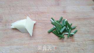 时蔬炒香肠的做法步骤:2