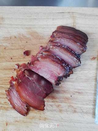 腊肉炒莴笋的做法步骤:2