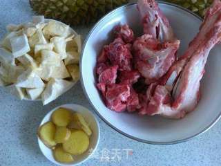 榴莲壳煲骨汤的做法步骤:3