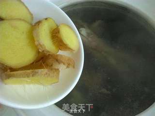 榴莲壳煲骨汤的做法步骤:5