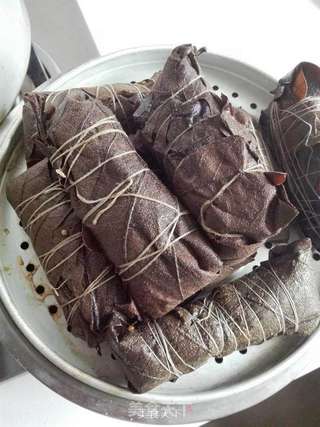 大黄米腊肉粽子的做法步骤:9
