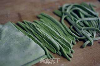 手擀菠菜凉面的做法步骤:15