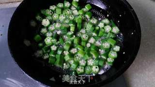 秋葵炒蛋---夏季的清爽快手菜的做法步骤:7