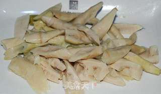 爱吃肉的一道消暑去火菜--苦笋焖五花肉的做法步骤：2