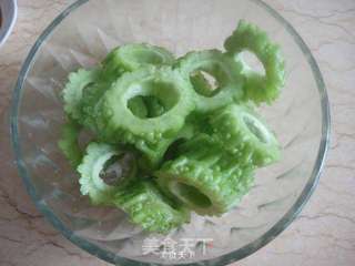 虾粒肉末镶苦瓜的做法步骤:3