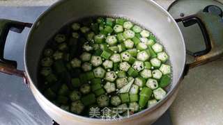 秋葵炒蛋---夏季的清爽快手菜的做法步骤:2