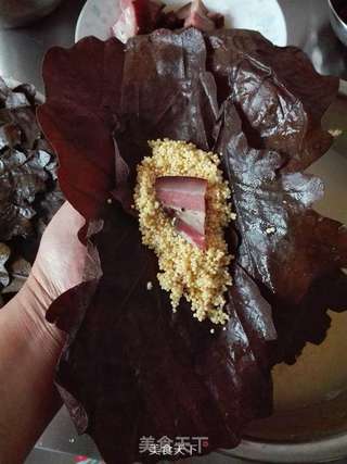大黄米腊肉粽子的做法步骤:4