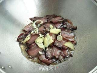 青椒炒腊肉的做法步骤:4