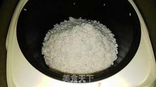 三丁腊肠焖饭的做法步骤:5