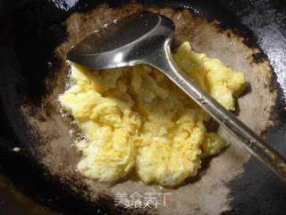 五花风肉梅豆炒鸡蛋的做法步骤:4