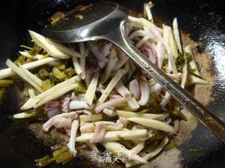 雪菜茭白炒鱿鱼的做法步骤:7