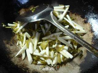 雪菜茭白炒鱿鱼的做法步骤:6