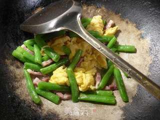 五花风肉梅豆炒鸡蛋的做法步骤:8