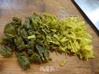 雪菜茭白炒鱿鱼的做法步骤:3