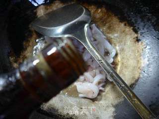 雪菜茭白炒鱿鱼的做法步骤:4