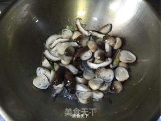 蚝油双菇的做法步骤:7