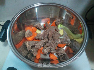 胡萝卜煨牛肉的做法步骤:7