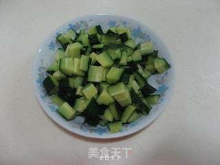 清热去暑的黄瓜汁的做法步骤:2