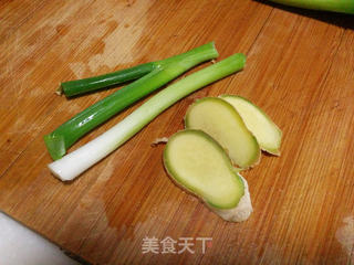 蒜烧黄花鱼的做法步骤:2