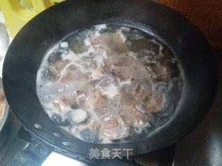 胡萝卜煨牛肉的做法步骤:2